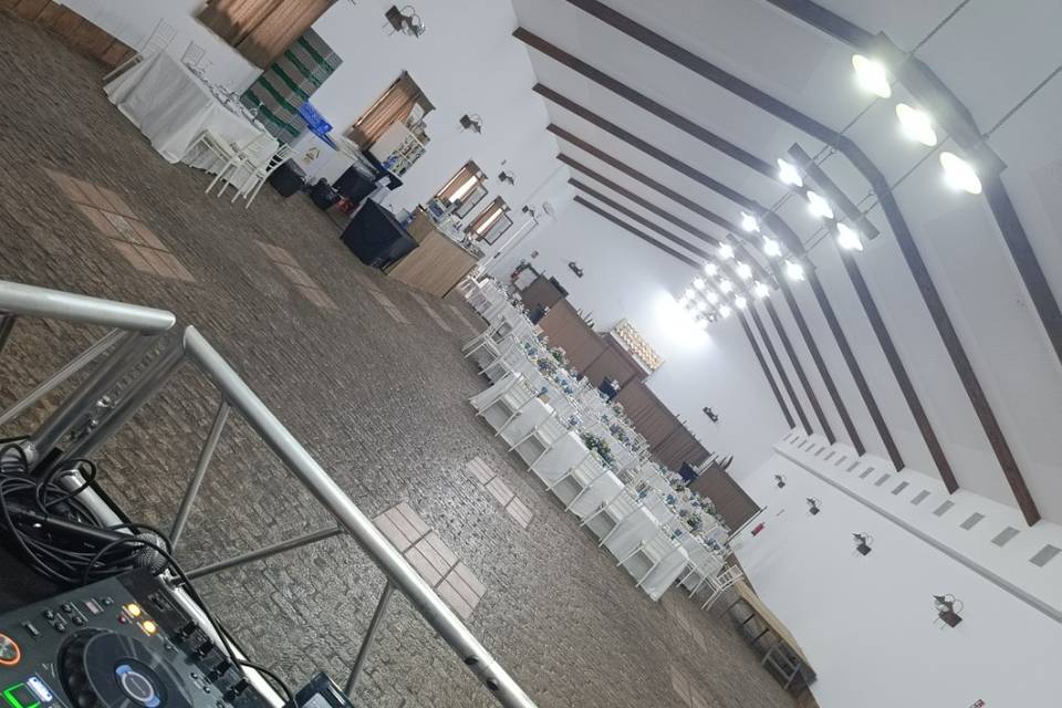 Montaje , vista de frente Dj.