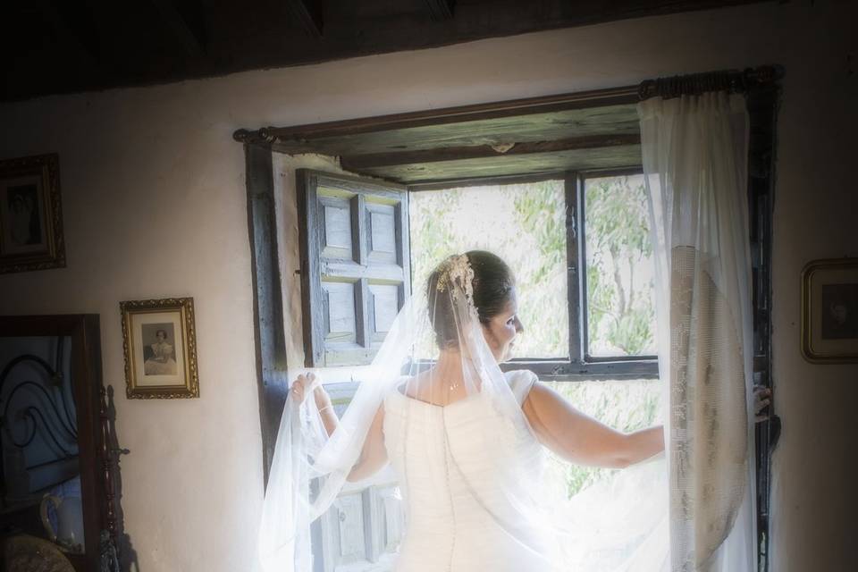 Novia en la ventana