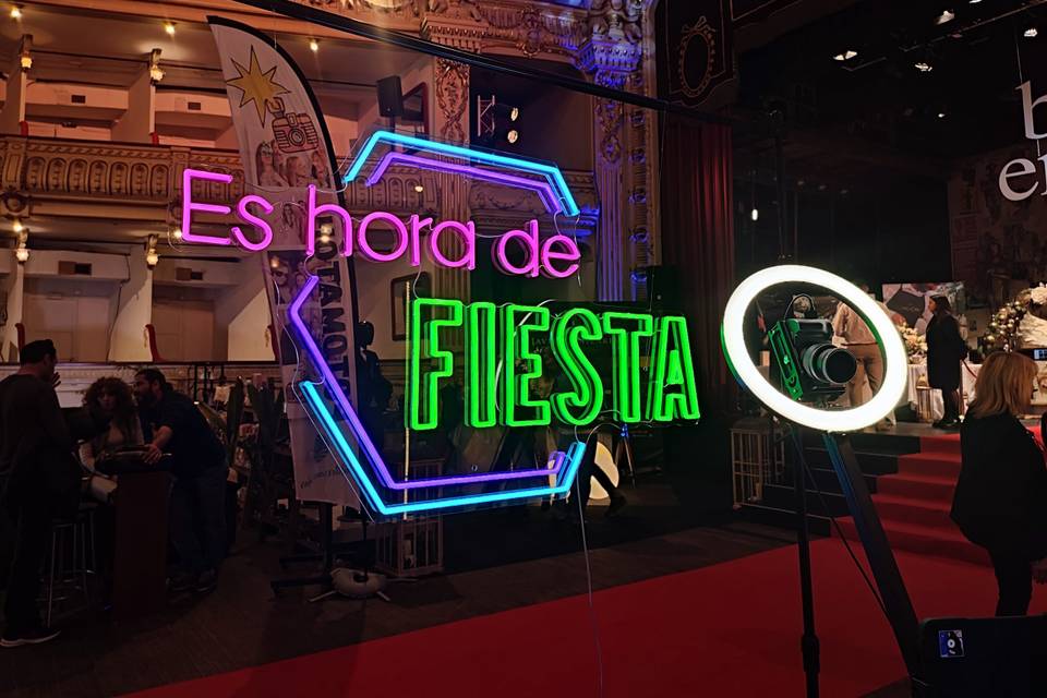 Neón Es hora de fiesta