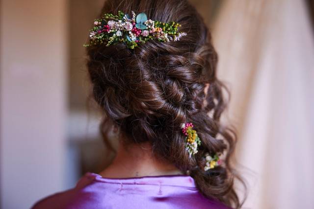 Tocado de flores preservadas