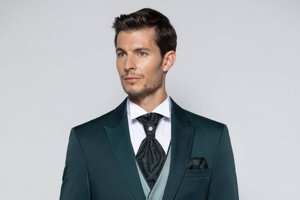 Traje verdoso