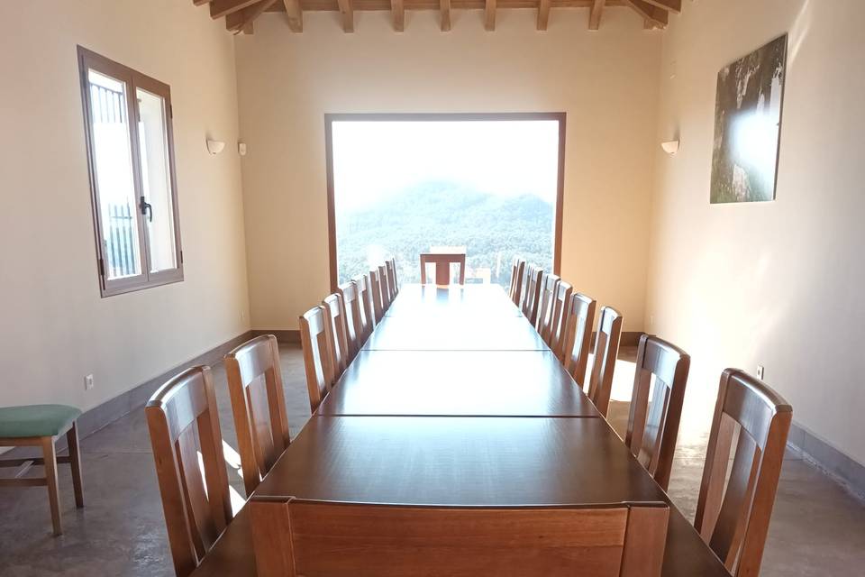 Comedor con muebles