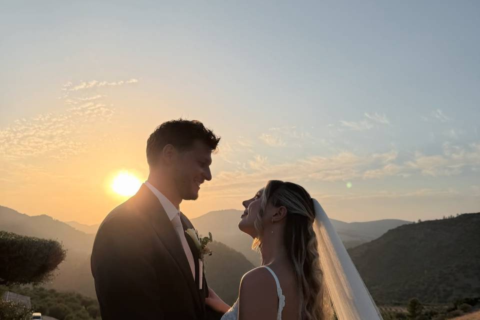 Novios al atardecer