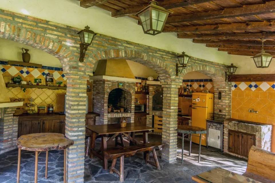 Porche y cocina rural