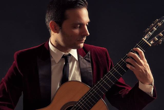 Roberto Curiel - Guitarra