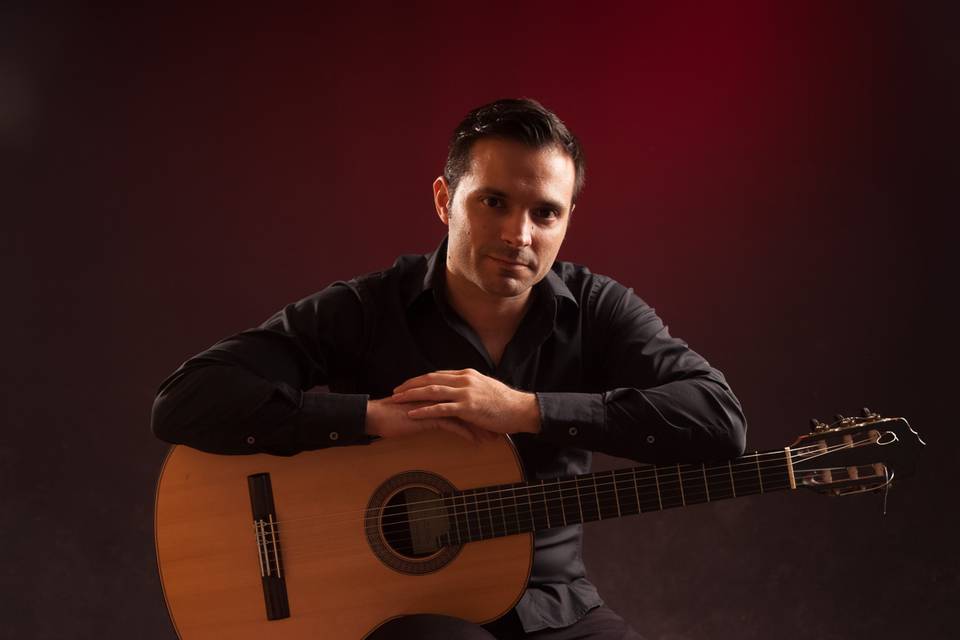 Roberto Curiel - Guitarra