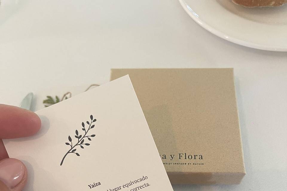 Detalle invitada