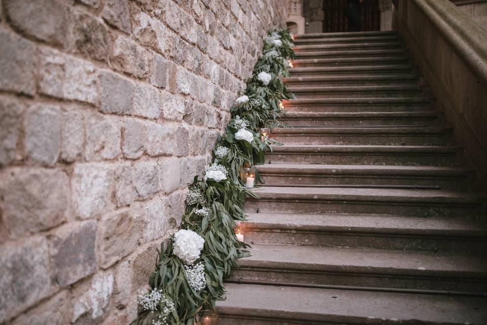 Escaleras con hortensia