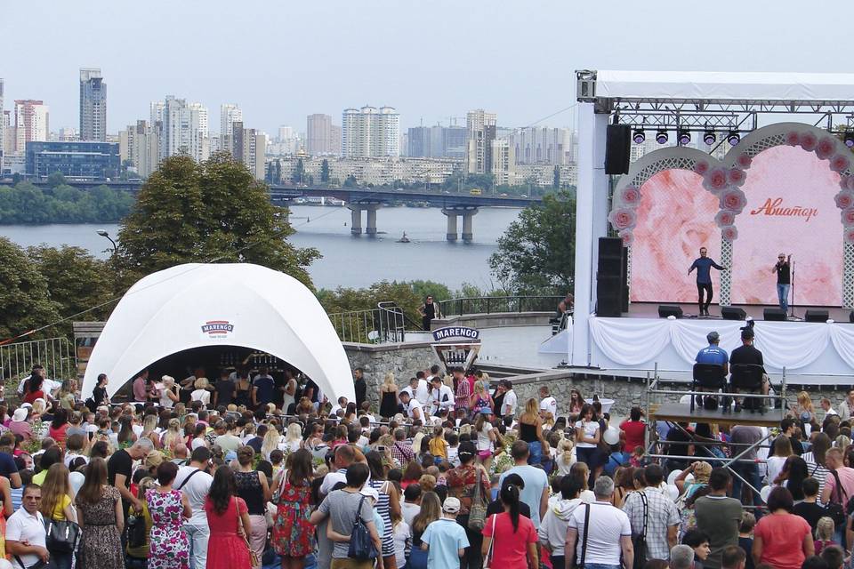 Escenario y zona VIP