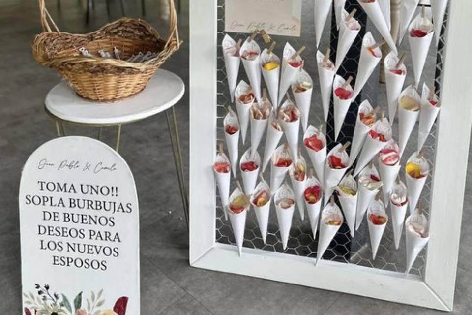 Pétalos salida novios