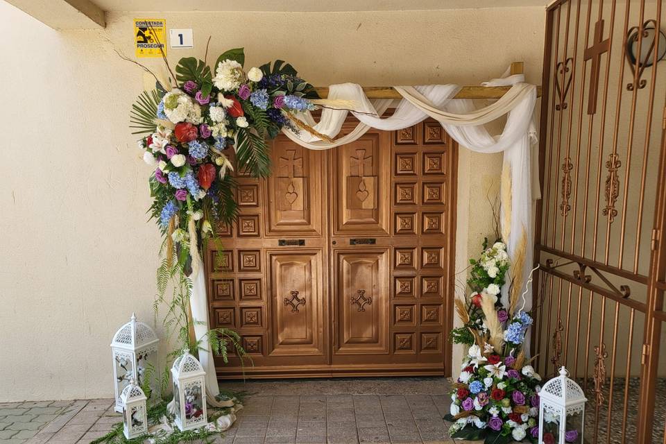 Decoración puerta Iglesia