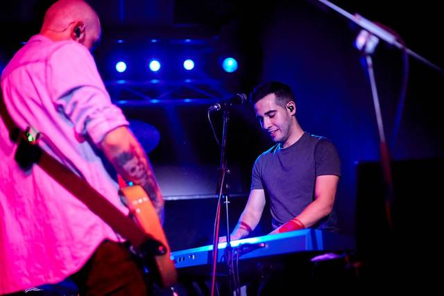 Iker al piano