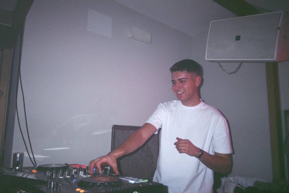 Dj