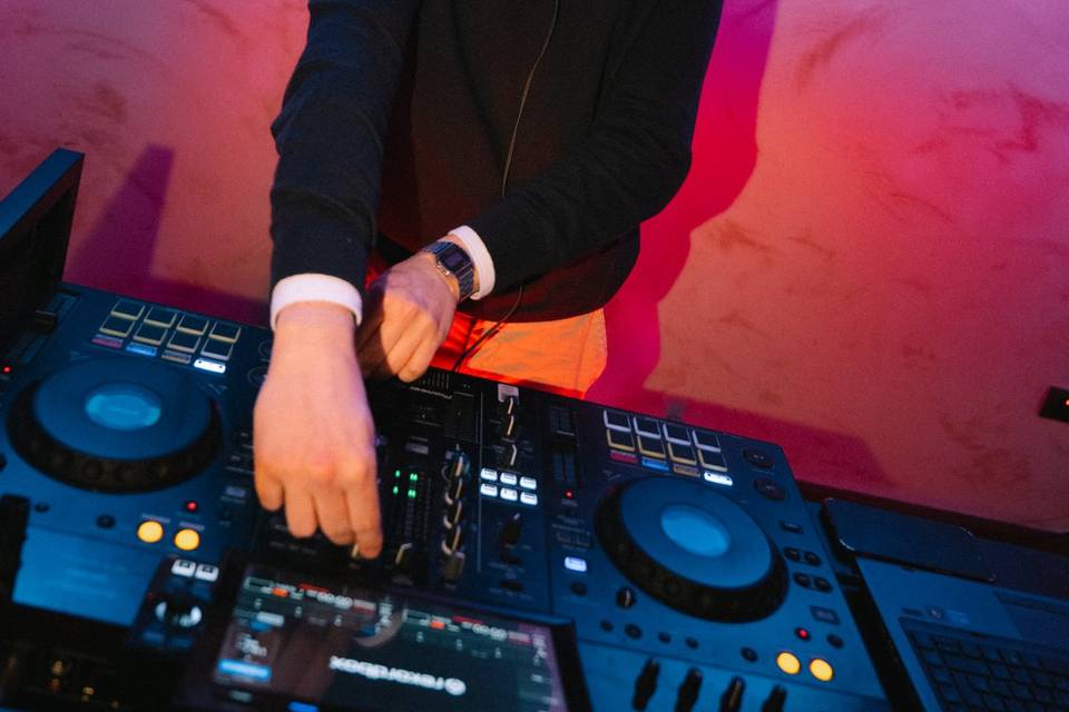 Dj
