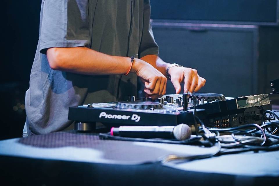 Dj