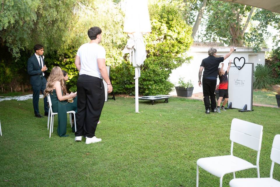 Invitados jugando