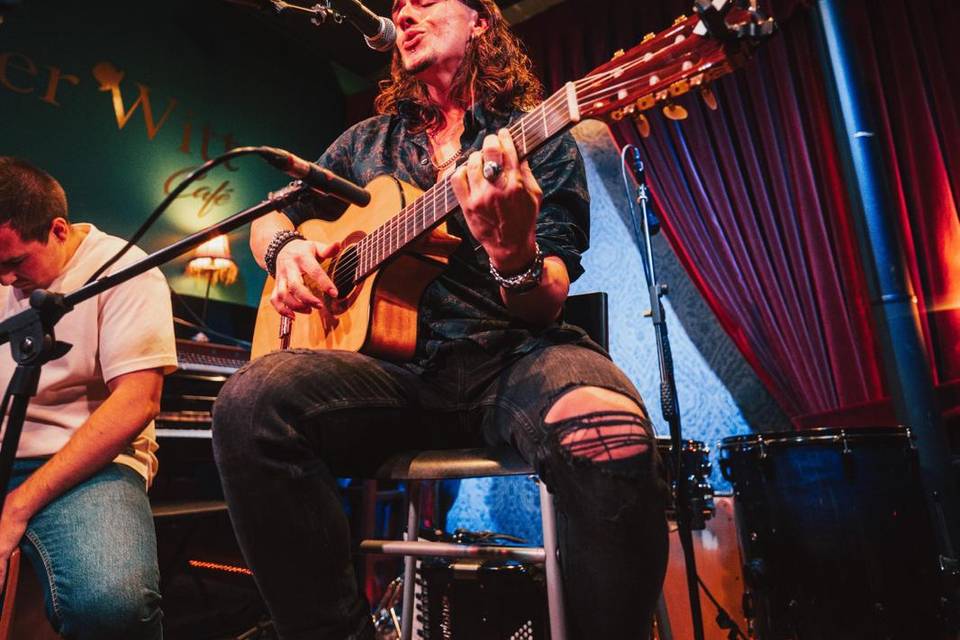 Gabino y Álvaro tocando